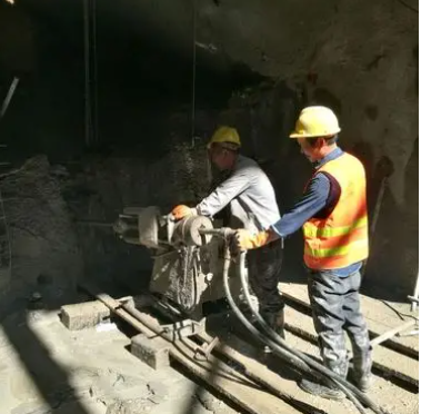 花山水下抗分散灌浆料特点 水下不分散注浆料介绍